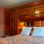 Bon Aubrac Pour 12 Personnes Holiday home *