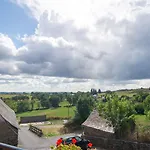 Bon Aubrac Pour 12 Personnes Holiday home Les Hermaux